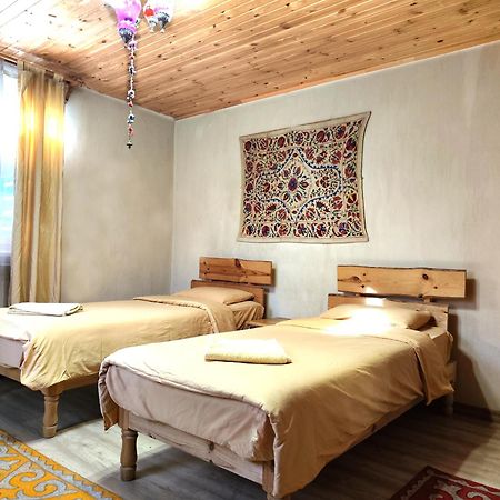 Evergreen Guesthouse Karakol Extérieur photo