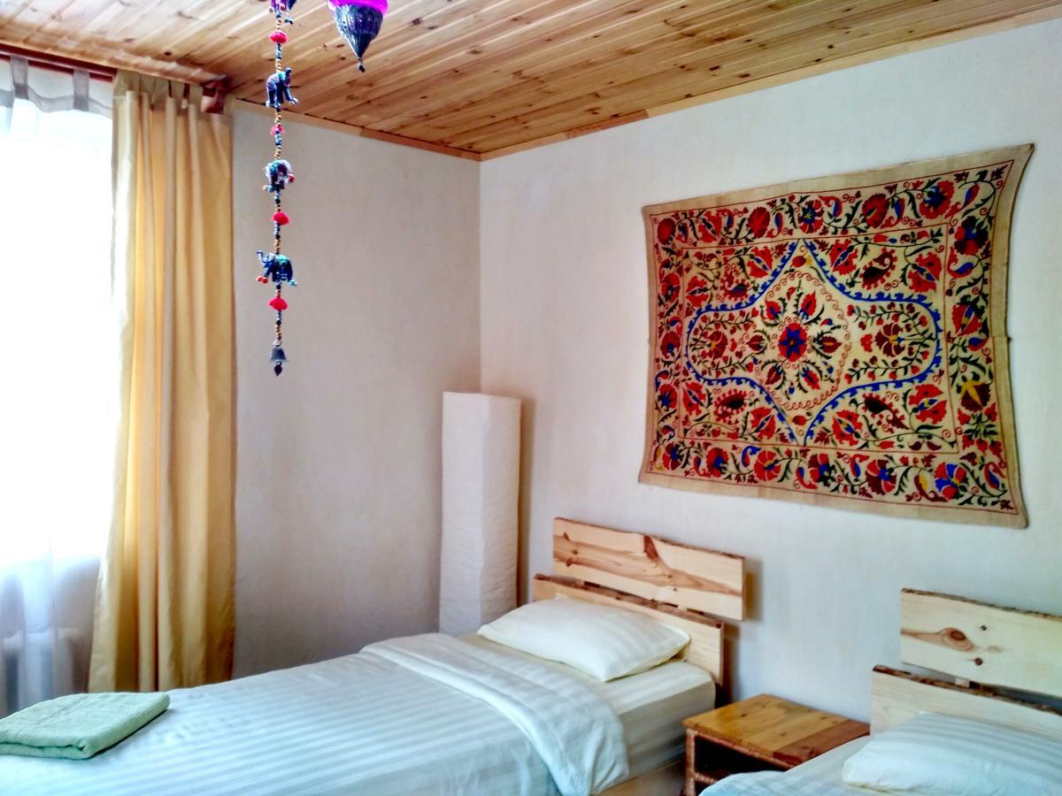 Evergreen Guesthouse Karakol Extérieur photo